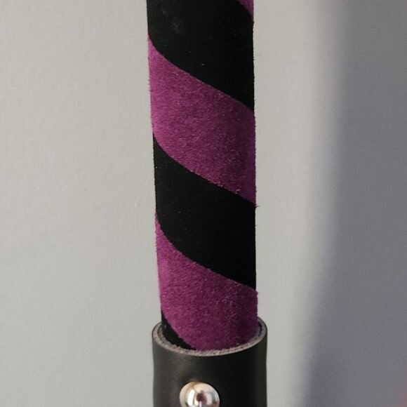 Suede flogger - Picture 2 of 4